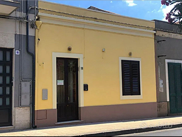 Casa indipendente con doppio ingresso e cortile