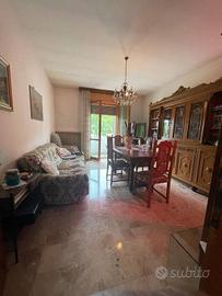 Appartamento di 120 m² con 5 locali e box auto a M