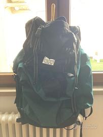 Zaino montagna Invicta con retina traspirante