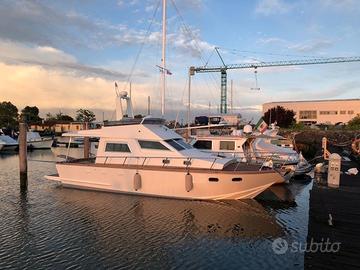 Barca FLY in legno Camuffo 37' refitting tot 2021