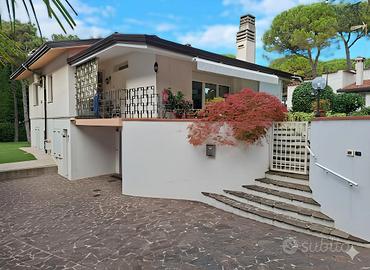 Villa indipendente con giardino e garage