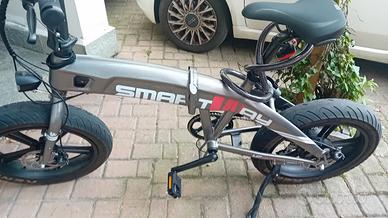 Bici con pedalata assistita Smartway M2 pieghevole