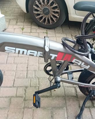 Bici con pedalata assistita Smartway M2 pieghevole