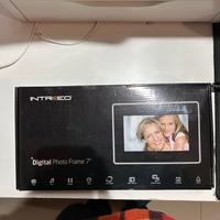 Digital photo frame 7”