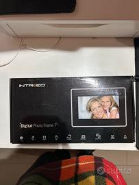Digital photo frame 7”