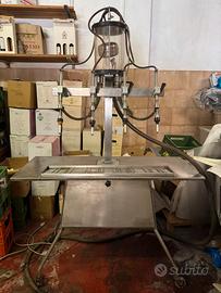 Riempitrice per vino a quattro becchi