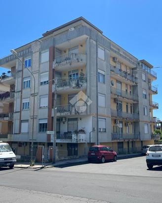 2 LOCALI A GIARRE