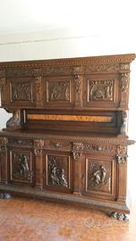 Mobili in noce in stile rinascimentale