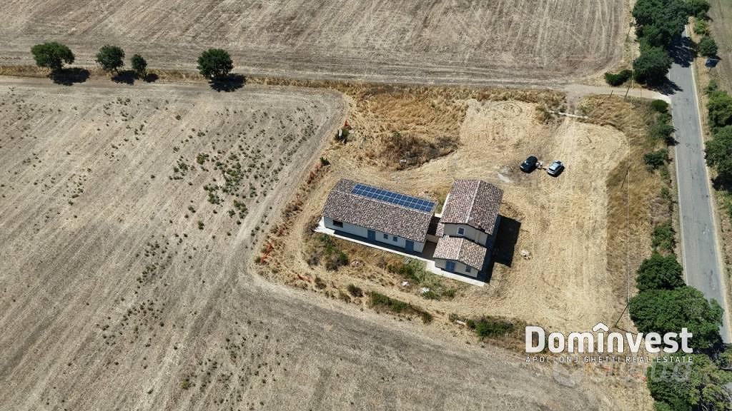 Rustico / Casale di 316 m² con più di 5 locali a C - Altro