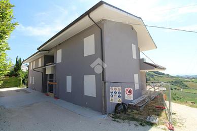 VILLA A SCHIERA D'ANGOLO A ACQUAVIVA PICENA