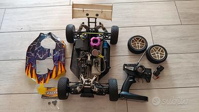 auto a scoppio telecomandata nitro RC 1:8 buggy