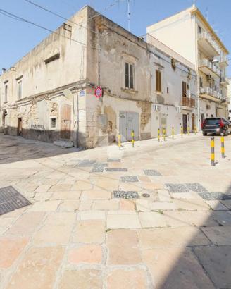 MONOLOCALE A MANFREDONIA