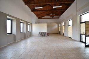 Cortoghiana - locale commerciale fronte piazza ven