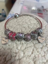 Bracciale rigido pandora con vari charme