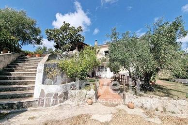 Villa di 290 m² con più di 5 locali e posto auto a