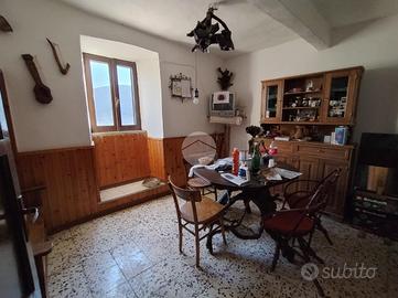 CASA SEMINDIPENDENTE A ARCINAZZO ROMANO