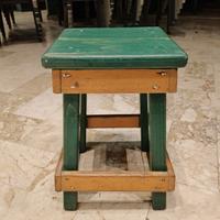 Sgabello in legno massello