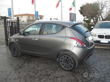 Lancia Ypsilon 1.0 FireFly 5 porte S&S Hybrid Ecoc