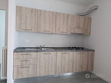 Appartamento di 70 m² con 4 locali e box auto a Mi