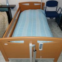 Letto di degenza elettrico con motore