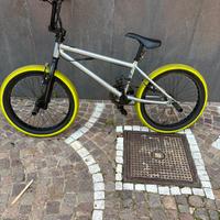 Bici bmx bicicletta