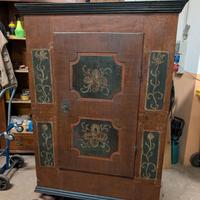 Armadio tirolese dipinto antico