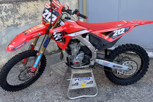 HONDA CRF 250 2026 CON ACCESSORI