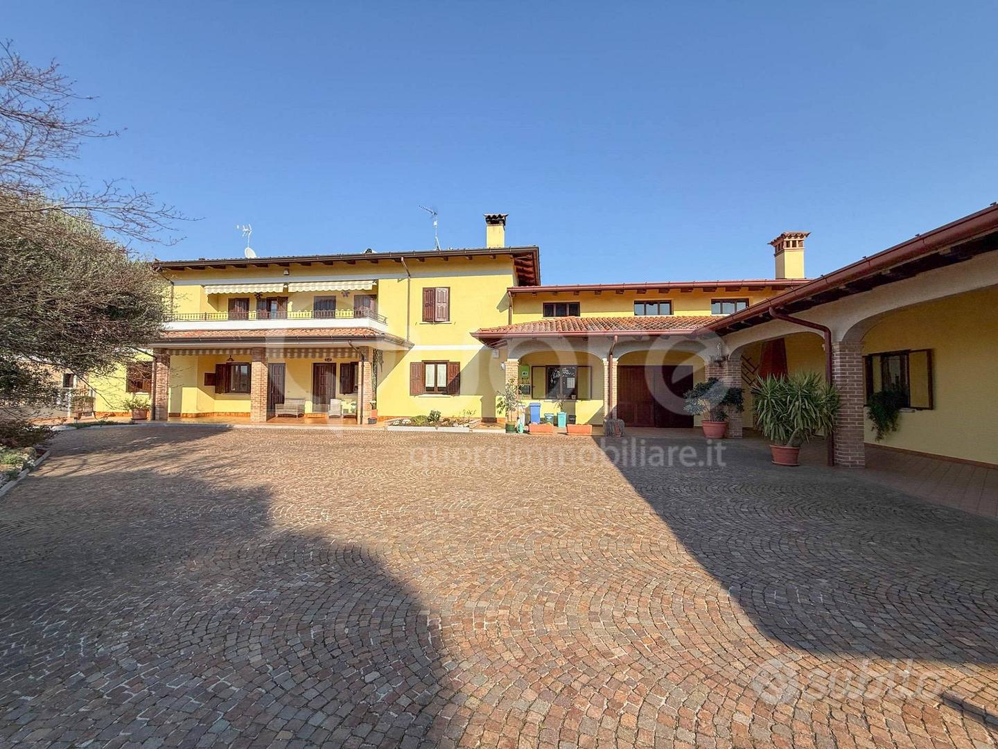 Bifamiliare / stabile intero - Pavia di Udine