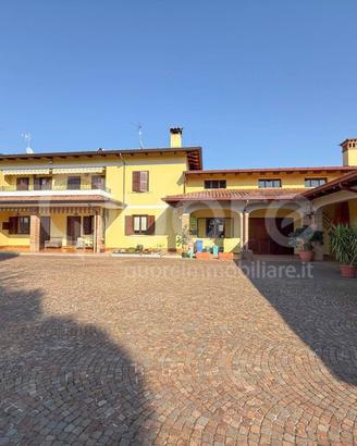 Bifamiliare / stabile intero - Pavia di Udine