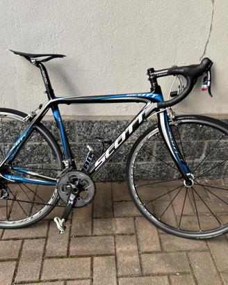 Bici da corsa in carbonio scott