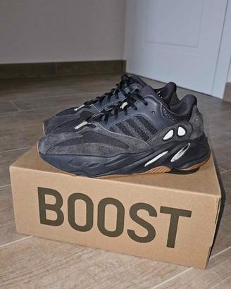 Yeezy 700 Utility black