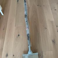 Raschietto pavimento manico lungo