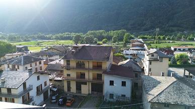 Palazzo / Stabile di 860 m² con più di 5 locali a 