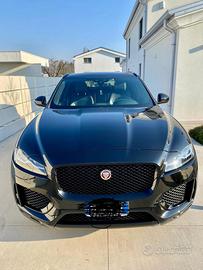 Jaguar F-pace 2.0 180 cv chequered flag