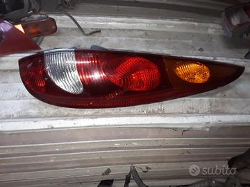 STOP FANALE POSTERIORE DESTRO NISSAN Almera Tino (