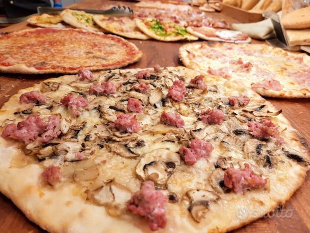 Pizza al taglio sul viale principale