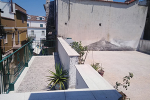 Ischitella abitazione semi centrale