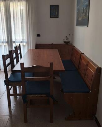 tavolo con giropanca e 5 sedie