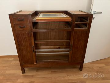 Mobile d’arredo antico