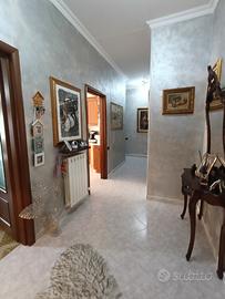 Falchera ampio alloggio piano alto con box