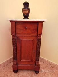 2 comodini antichi restaurati con piano in marmo 