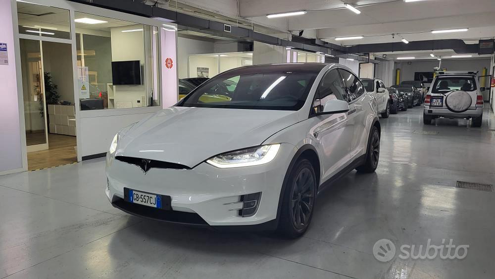 TESLA Model X