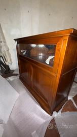 Credenza di antiquariato
