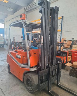 CARRELLO ELEVATORE PORTATA Kg. 3000