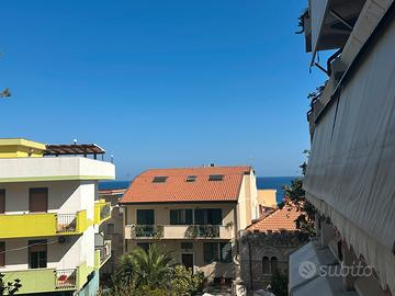 RISTRUTTURATO CON VISTA MARE E POSTO AUTO
