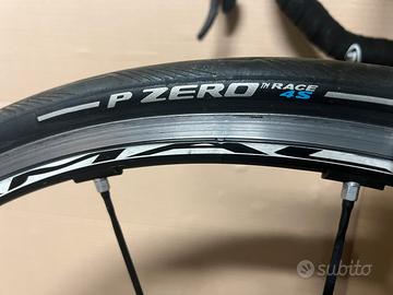 Bici da strada in carbonio