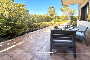 Villa ristrutturata V. Mediterraneo su due livelli
