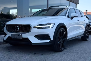 VOLVO V60 Cross Country B4 (d) AWD 197CV TETTO A