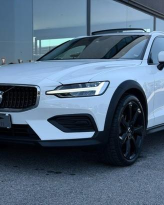 VOLVO V60 Cross Country B4 (d) AWD 197CV TETTO A