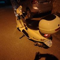  vespa scooter 